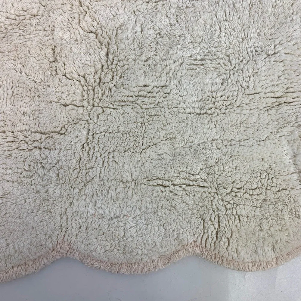 VCNY Home‎ Bath Rug Cream Scalloped Edge 21 x 36 Inches New